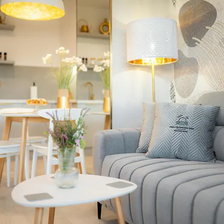 Tree Crown Sea Side Pearl