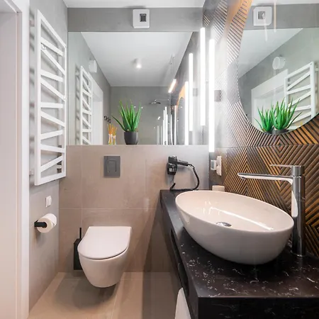 Tree Crown Sea Side Pearl