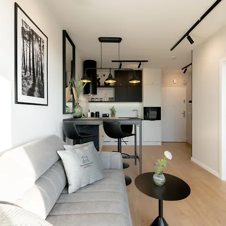 Apartment Tree Crown Sea Side Pearl