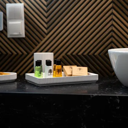 Tree Crown Sea Side Pearl