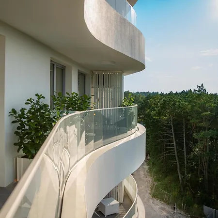 Apartment Tree Crown Sea Side Pearl