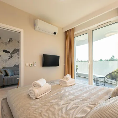 Tree Crown Sea Side Pearl