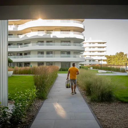 Tree Crown Sea Side Pearl Apartamento *