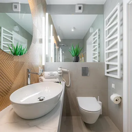 Tree Crown Sea Side Pearl Apartmán *