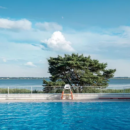 Tree Crown Sea Side Pearl Apartment *