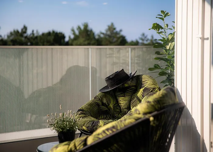 Tree Crown Sea Side Pearl *